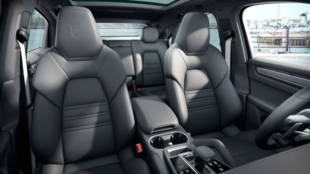 2023 Porsche Cayenne Coupe Platinum Edition 06A