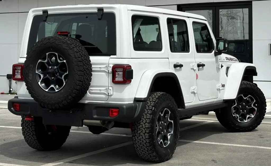 Jeep Wrangler Rubicon White 4 Doors 2.0L 2023 04