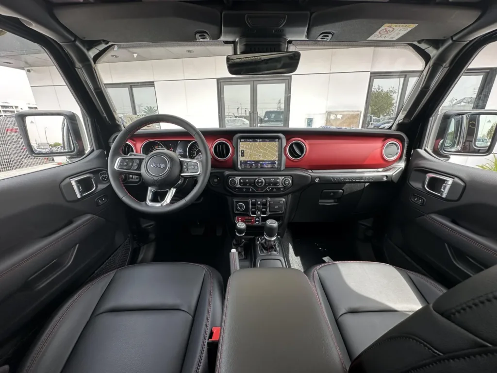 Jeep Wrangler Rubicon White 4 Doors 2.0L 2023 06
